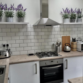Stylish Boatwright Cottage moments from beach by Whitstable-Holidays